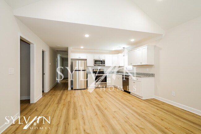 Foto del edificio - Lease today! No extra charge for contentme...