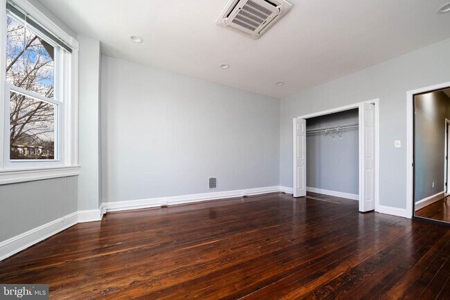 Foto del edificio - 4119 Falls Rd
