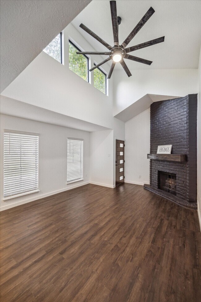Foto del edificio - 100 W White Willow Cir
