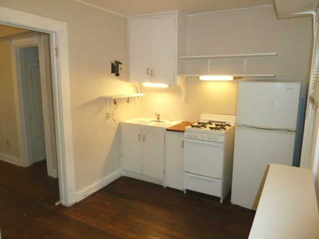 Building Photo - Location Location Location! 1br duplex on McCauley St. just blocks to UNC, close to campus!