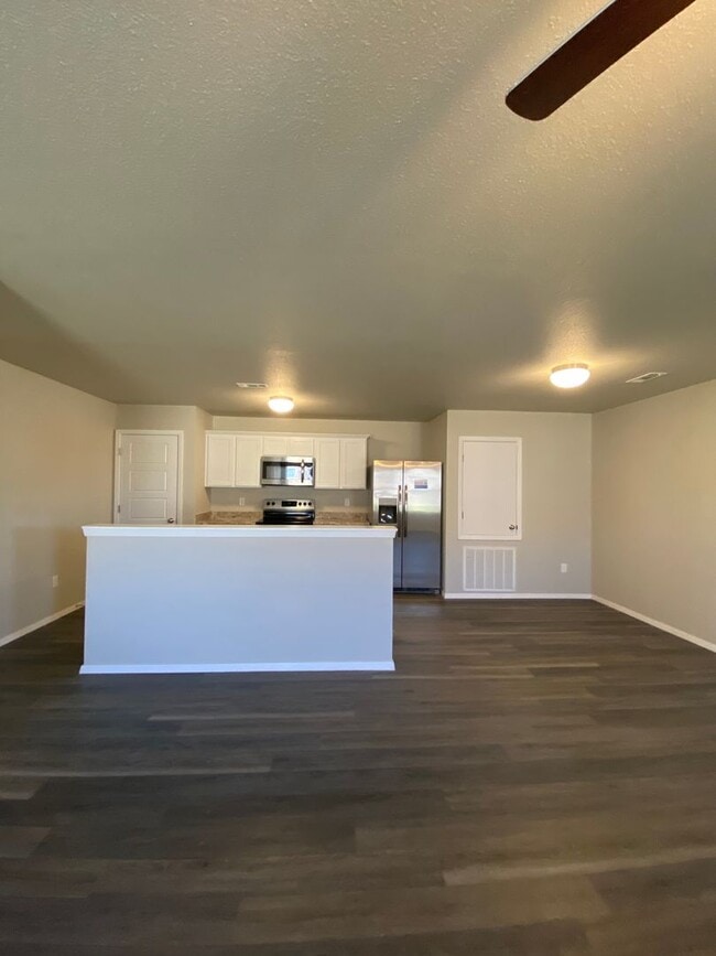 Foto del edificio - *Pre-leasing* Three Bedroom | Two Bathroom...