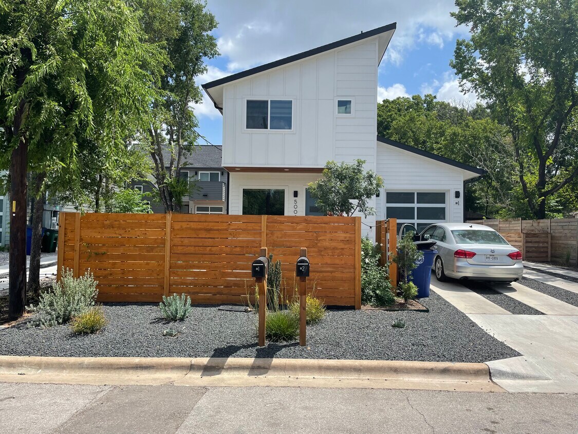 Foto principal - 5008 Lott Ave
