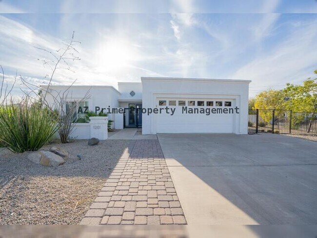 Foto del edificio - 1201 E Rowlands Ln