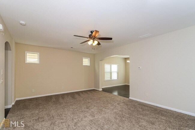 Building Photo - 703 Barberry Dr