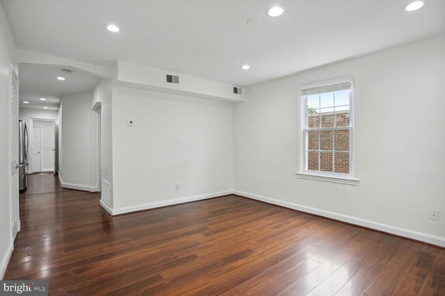 Building Photo - 2828 Buena Vista Terrace SE