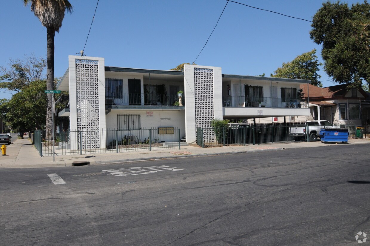 Building Photo - 1143 E Park St