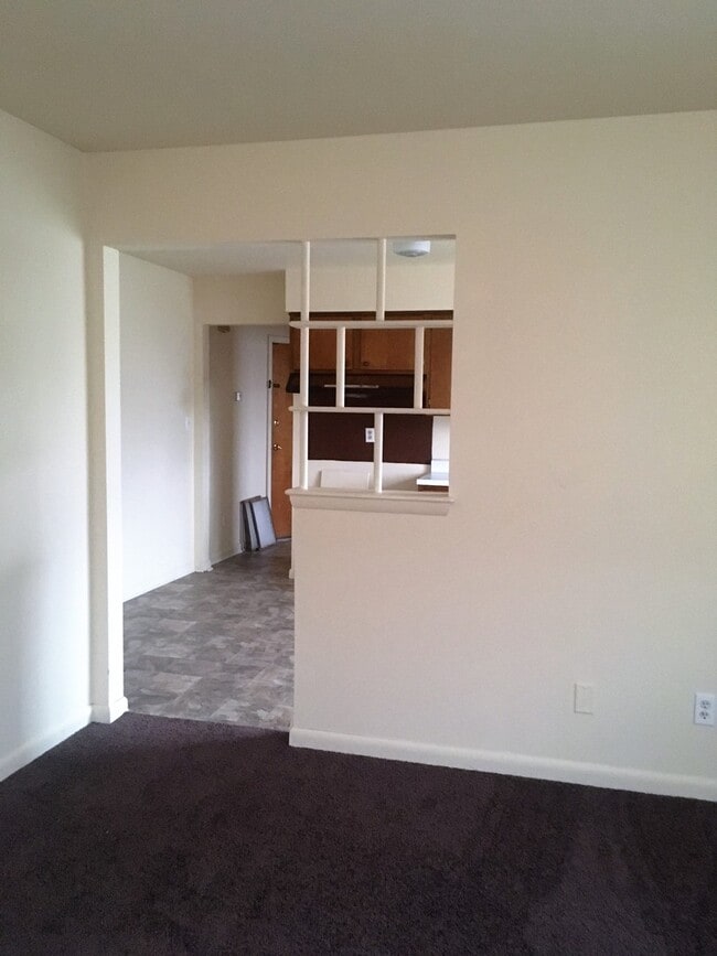 Building Photo - 107 E Adair St