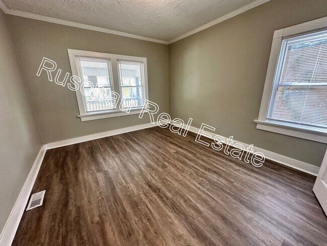 Building Photo - Updated 3 bed 1 bath