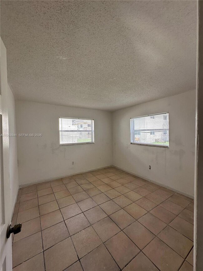 Foto del edificio - 3680 SW 60th Ave