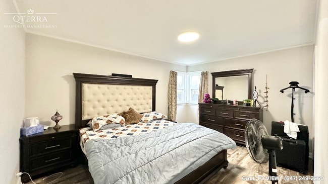 Building Photo - 273 James St