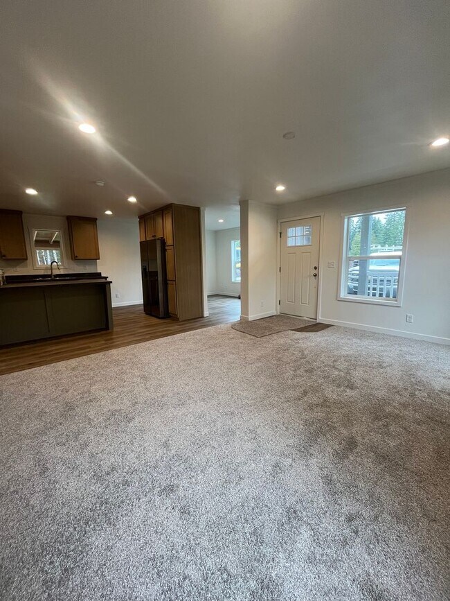 Building Photo - Nearly brand-new home!! 3-Bedroom 2-Bathroom Home