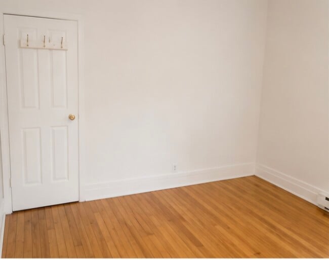 Building Photo - 5557 Boul Saint-Michel