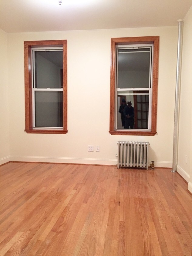Primary Photo - 143 Baxter St