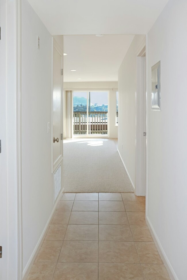 Building Photo - 55 Marinero Cir