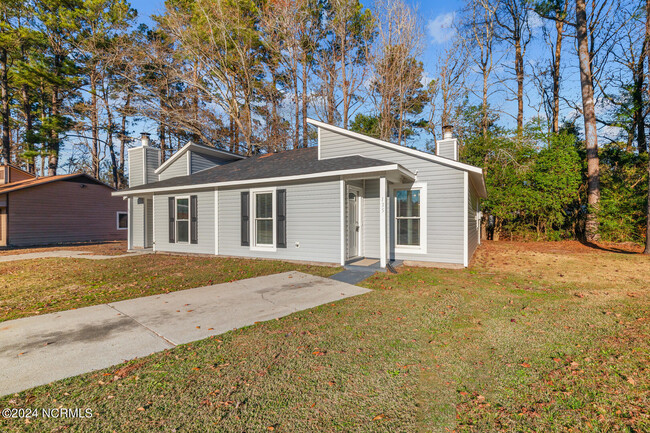 Building Photo - 135 Twinwood Dr