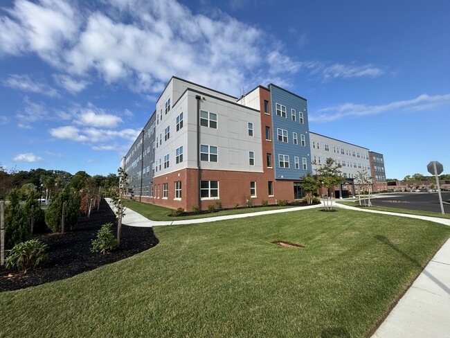 Building Photo - Residences at Harper