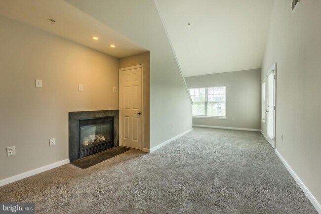 Foto del edificio - 6600 Lake Park Dr