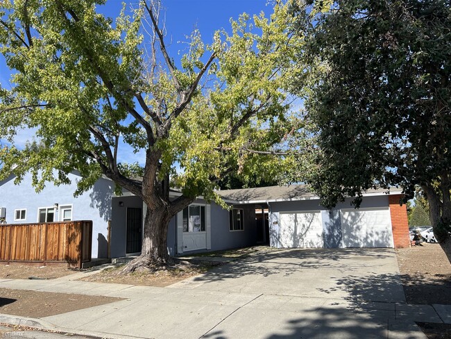 Building Photo - 3 br, 2 bath Duplex - 2957 Driftwood Drive 57