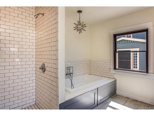 Master Bathroom - 2825 E 5th St