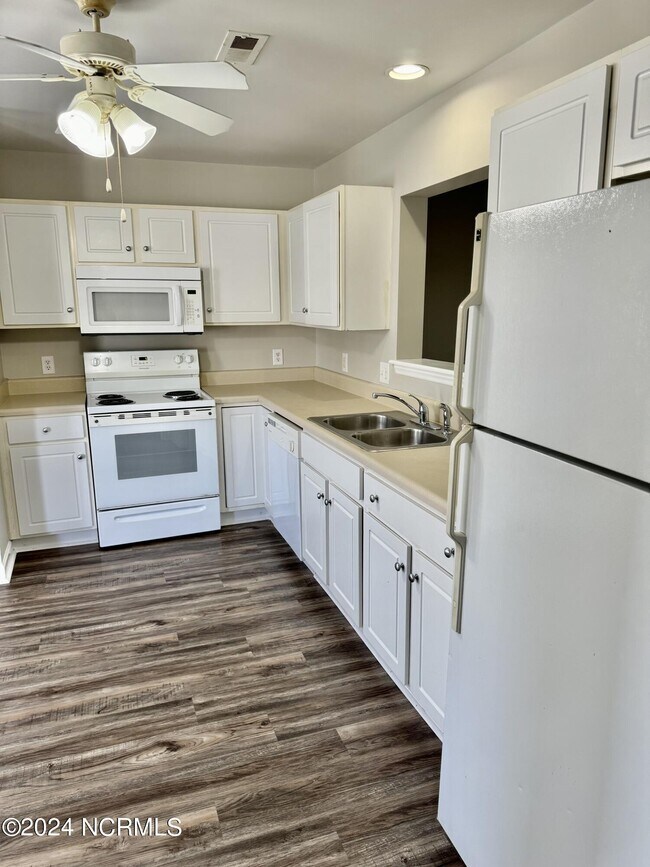 Building Photo - 4208 Brook Creek Ln