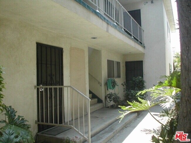 Foto del edificio - 12488 Gilmore Ave