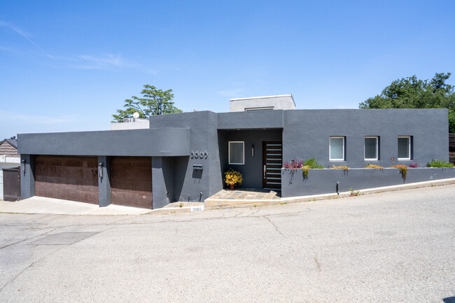 Building Photo - 3865 Buena Park Dr