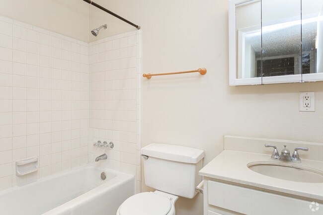 2 habitaciones, 1 baño - 800 pies cuadrados - Cedarwood Apartment - All utilities included!