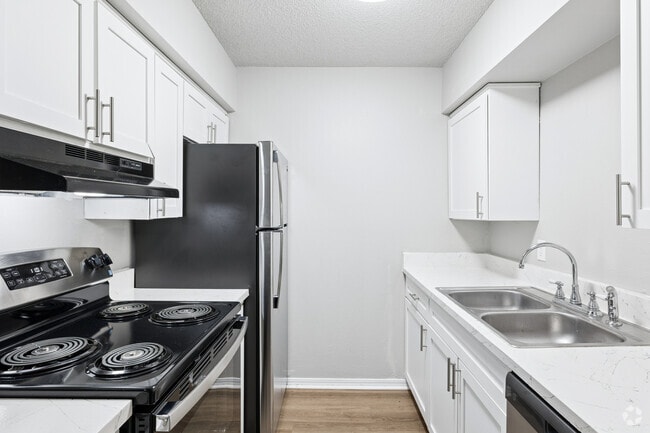2BR, 1BA Premium - 852SF - Kitchen - Bricktown Apartments