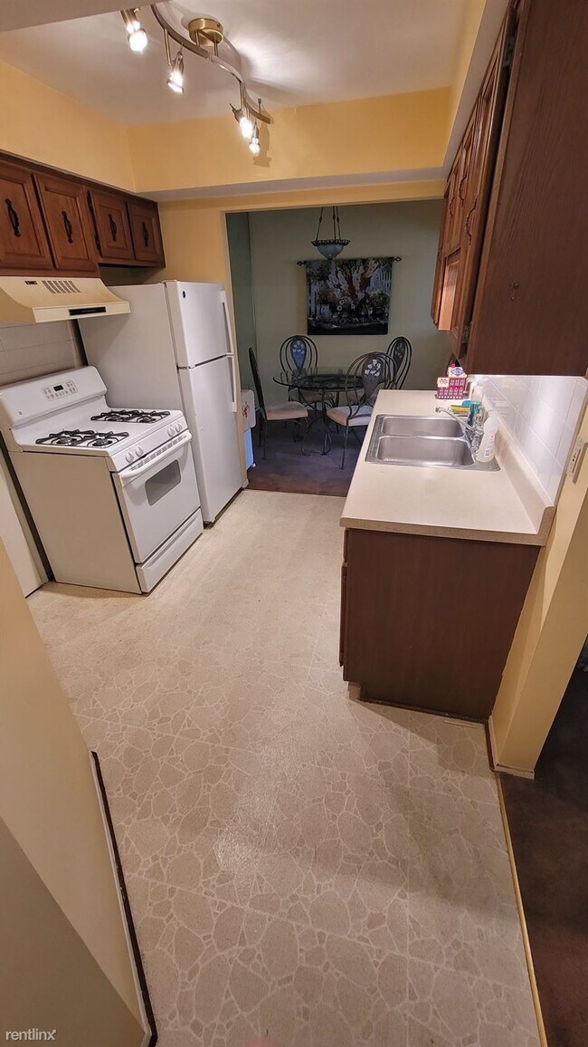 Building Photo - 2 br, 1.5 bath Condo - 51260 Johns Dr # 14