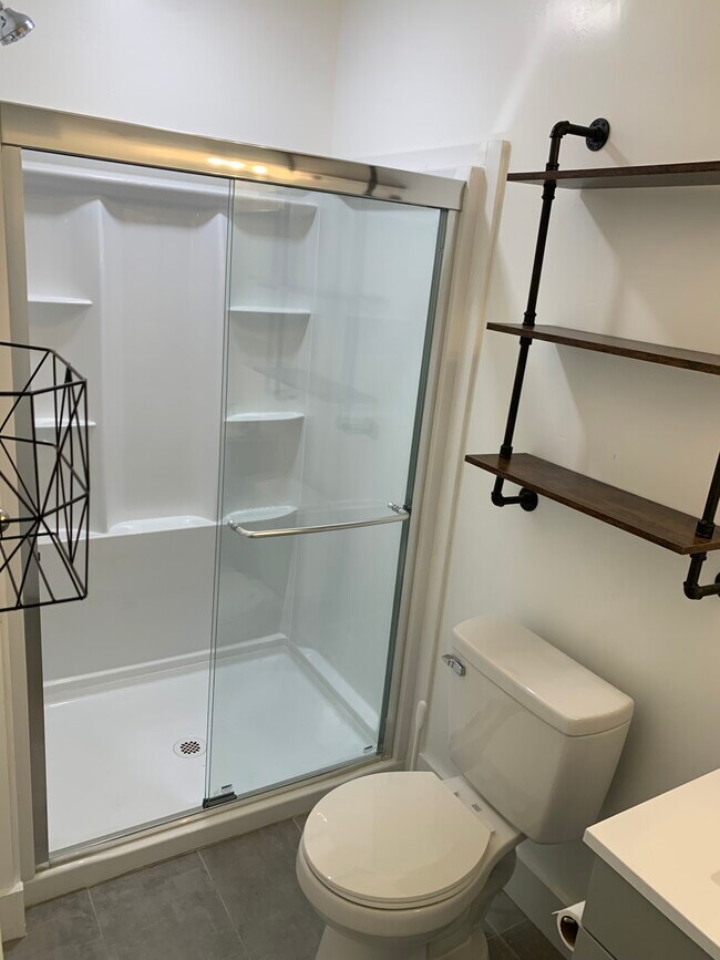 Shower - 390 Oak Ave