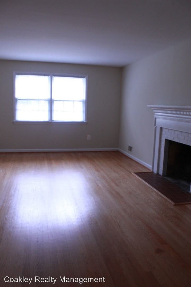 Building Photo - 3 br, 2.5 bath House - 2115 Seminary Road