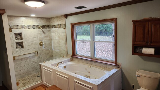 Building Photo - 1118 Mineral Springs Rd
