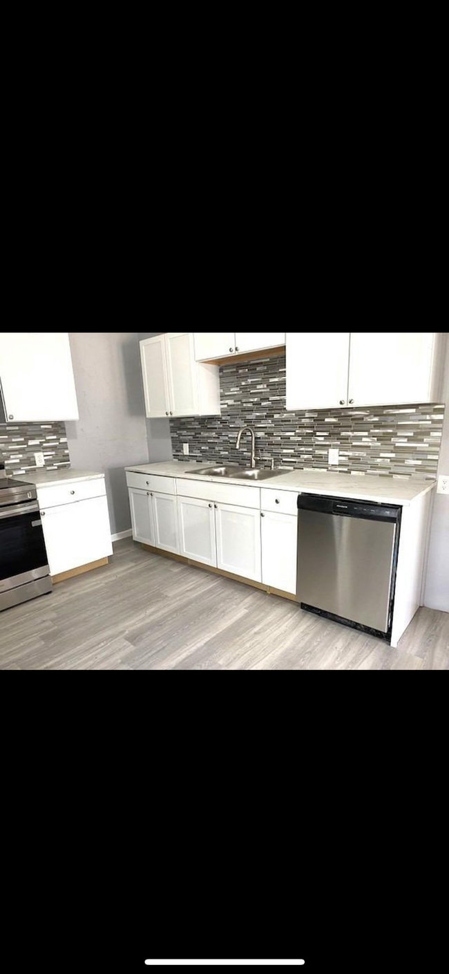 NEW dish washer and over - 738 W Grover St