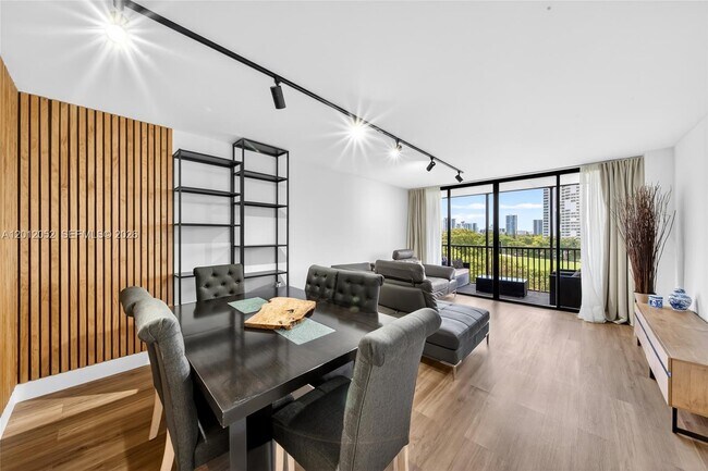 Foto del edificio - 3401 N Country Club Dr