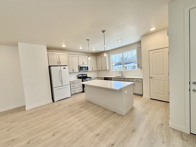 Building Photo - 4883 Coulter Ct