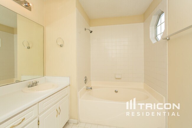 Building Photo - 3806 Soapstone Road Decatur GA