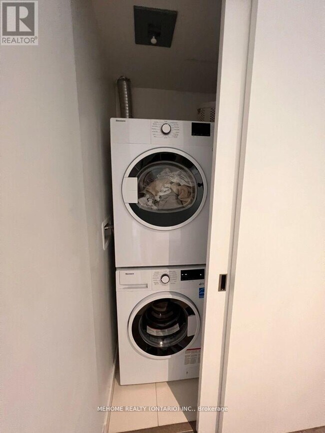 Photo du bâtiment - 15 Lower Jarvis St