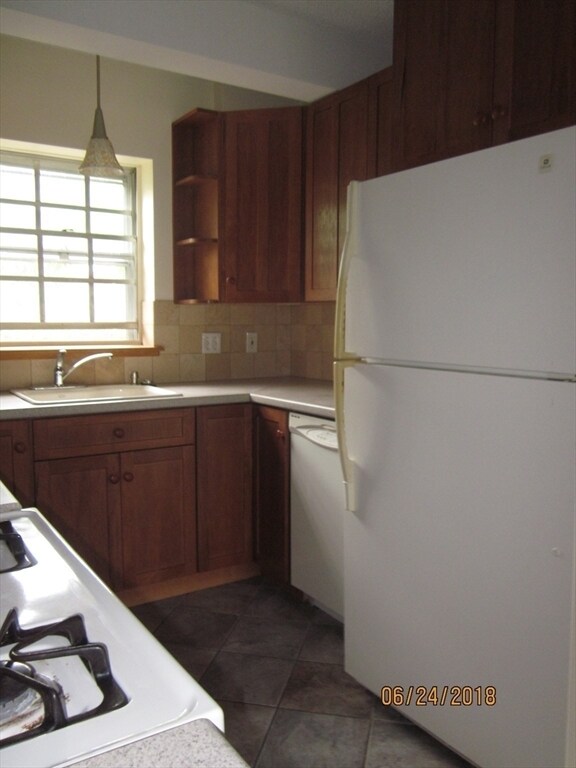 Foto del edificio - 140 Lake Shore Rd