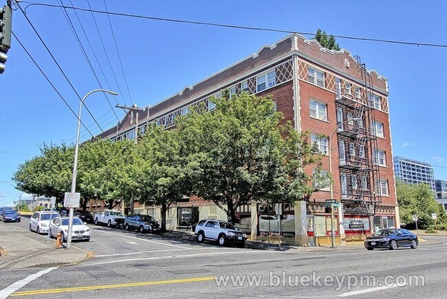 Building Photo - Studio Condo Available in Pearl District  ...