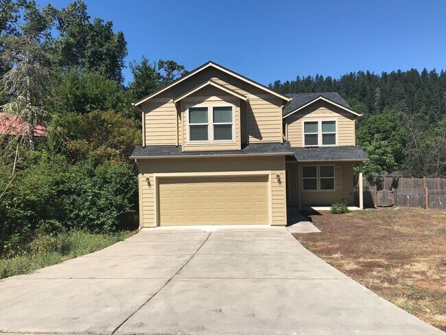 Foto del edificio - Spacious, newer 5 bed/2.5 bath home in gre...