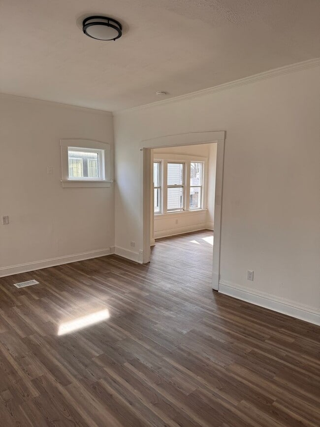 Building Photo - 534 S Oakland Ave