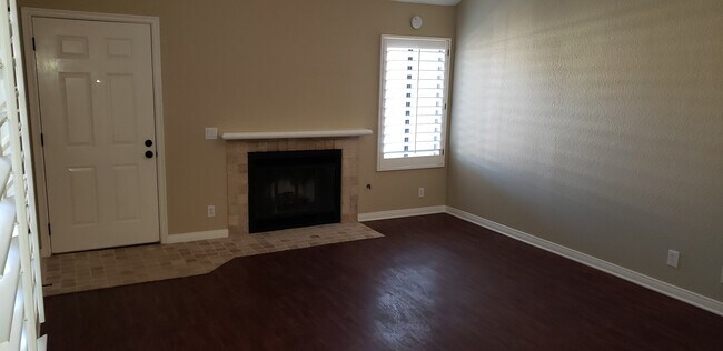 Foto del edificio - 5385 Huntley St