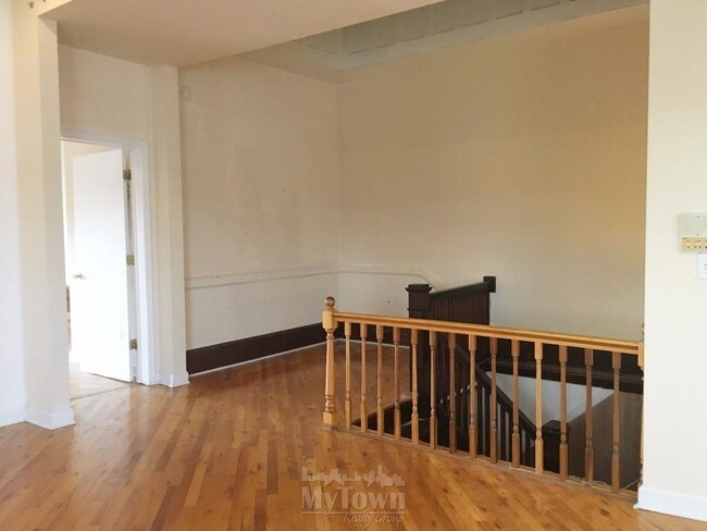 Building Photo - 4879 N Lincoln Ave