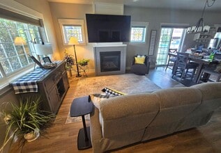 Building Photo - 1645 Island View Dr