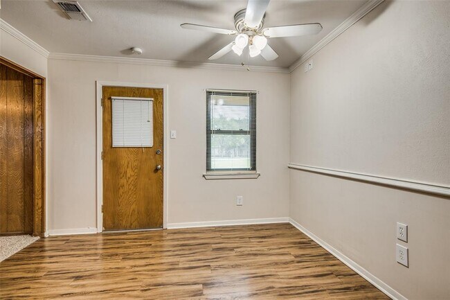 Foto del edificio - 533 E Sandy Lake Rd