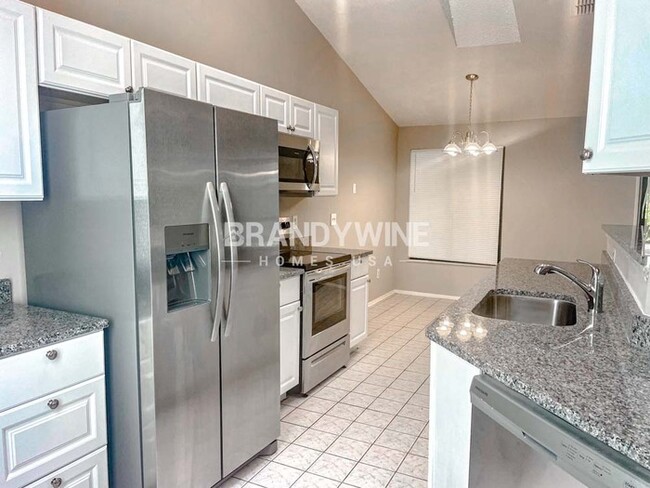 Foto del edificio - 1/2  MONTH FREE RENT