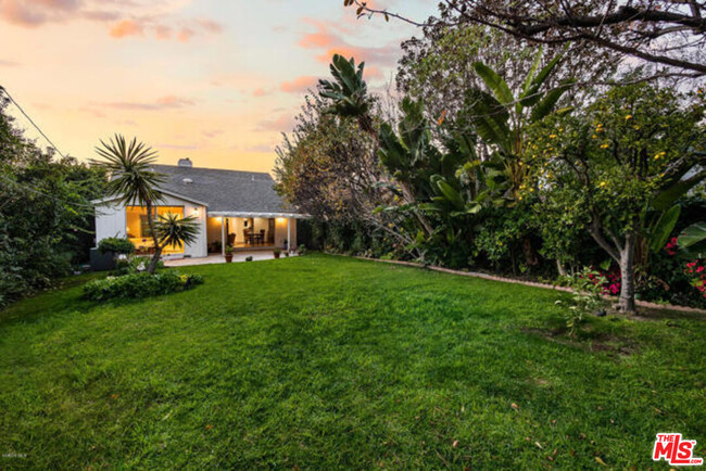 Building Photo - 134 N Bowling Green Way