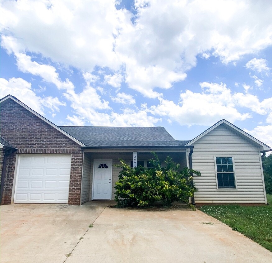 207 Mary High Dr, Wellford, SC 29385 Townhome Rentals in Wellford SC