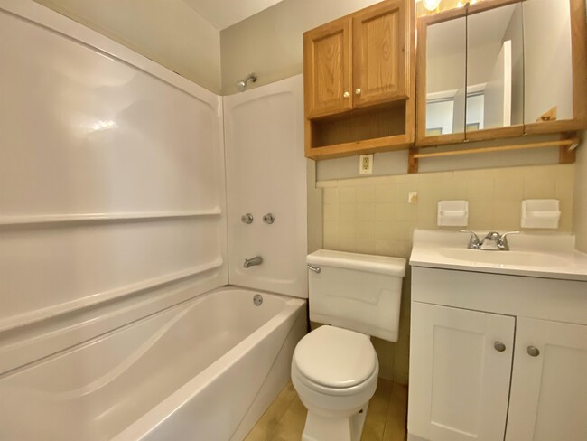 Building Photo - 607 S Sunset Dr