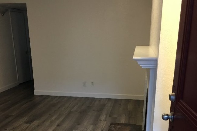 Building Photo - Amberwood Apartments